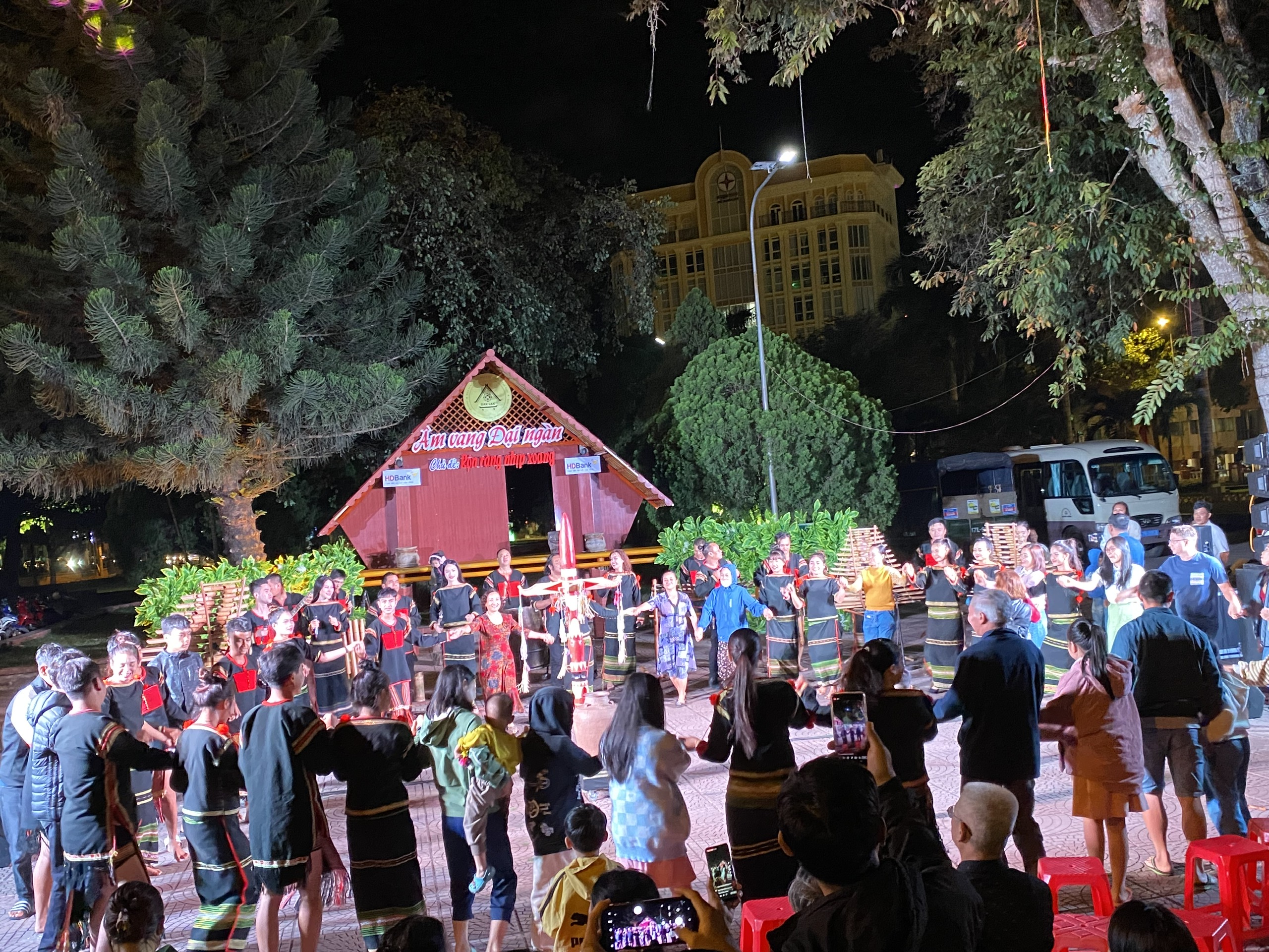 Chương trình biểu diễn Văn hóa Cồng chiêng phục vụ Nhân dân và du khách